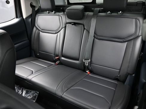 New 2026 Ford Maverick Lariat w/ Black Appearance Package image 32