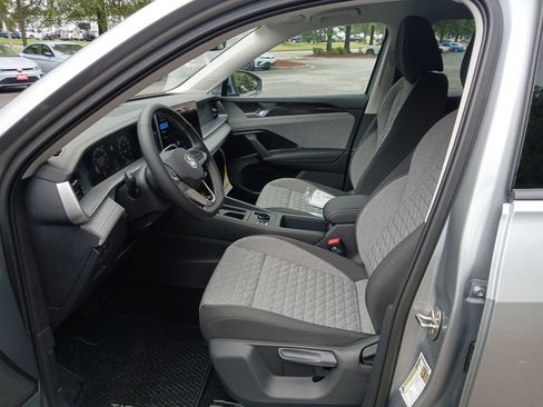 New 2025 Volkswagen Tiguan S image 9