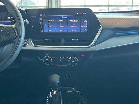 Used 2025 Chevrolet Trax LT image 18