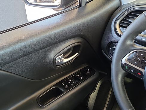 Used 2022 Jeep Renegade Latitude AWD/4WD image 26