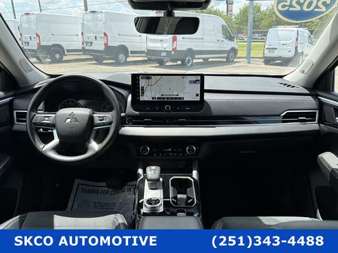 Used 2025 Mitsubishi Outlander SE AWD/4WD image 18