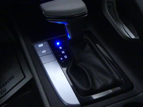 Used 2024 Hyundai Elantra SEL FWD image 17