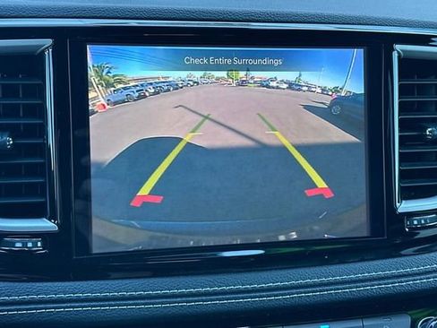 Used 2023 Chrysler Pacifica Touring-L FWD image 23