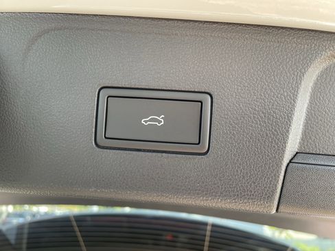 New 2026 Volkswagen Atlas Peak Edition image 10