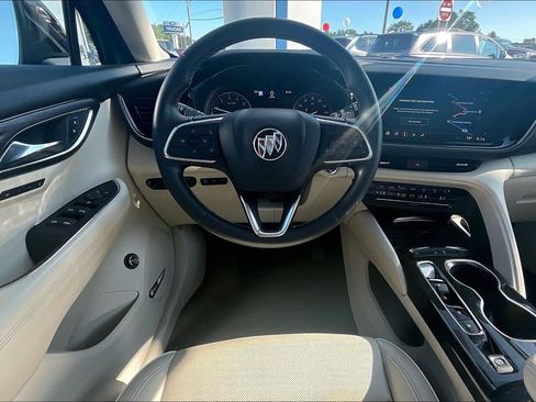 Used 2022 Buick Envision Avenir w/ Premium Seat Package FWD image 5