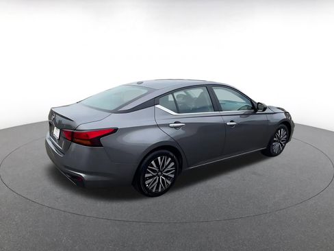 Used 2025 Nissan Altima 2.5 SV image 15