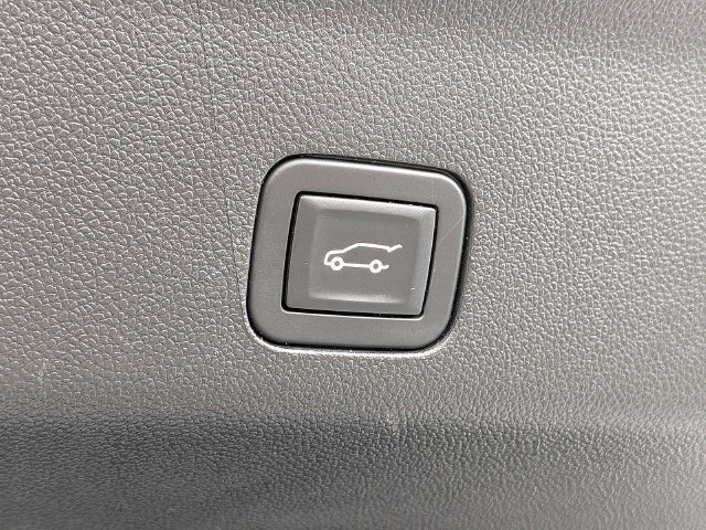 Used 2025 GMC Yukon XL Denali AWD/4WD image 14