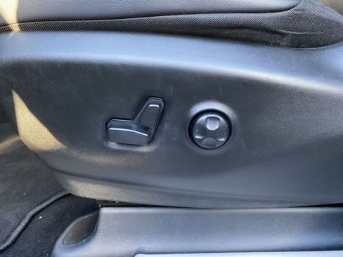 Used 2024 Chrysler Pacifica Touring-L FWD image 14