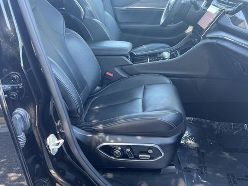 Used 2023 Jeep Grand Cherokee L Overland w/ Luxury Tech Group IV AWD/4WD image 30