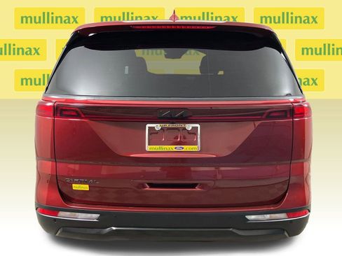 Used 2024 Kia Carnival LX image 9