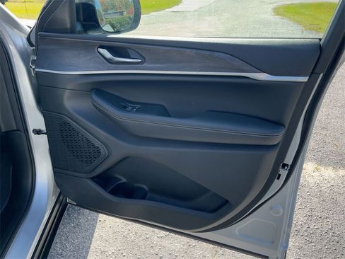 New 2025 Jeep Grand Cherokee Limited w/ Luxury Tech Group II image 26