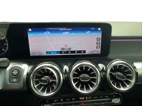Used 2022 Mercedes-Benz GLB 250 4MATIC w/ Premium Package Lite image 43