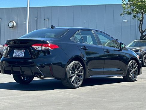Used 2023 Toyota Corolla SE w/ SE Premium Package FWD image 4