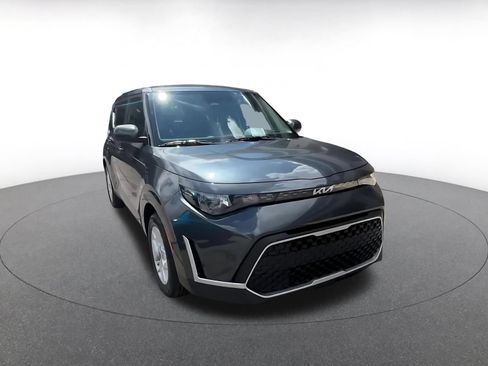 Used 2025 Kia Soul LX w/ LX Technology Package FWD image 3