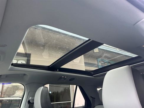 Used 2021 Ford Explorer XLT w/ Equipment Group 202A image 19