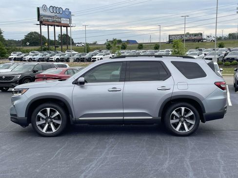 Used 2025 Honda Pilot Touring image 4