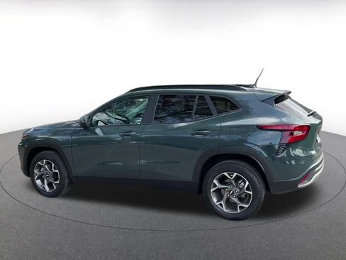 Used 2025 Chevrolet Trax LT image 10