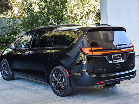 New 2026 Chrysler Pacifica Limited w/ S Appearance Package FWD image 4