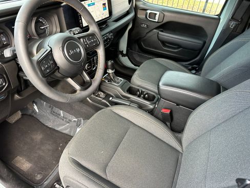 Used 2024 Jeep Wrangler Unlimited w/ Convenience Group image 9