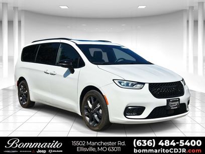 Certified 2024 Chrysler Pacifica Limited w/ S Appearance Package
