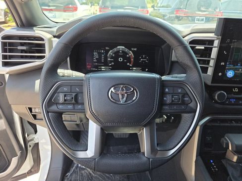 Used 2025 Toyota Tundra Limited AWD/4WD image 26