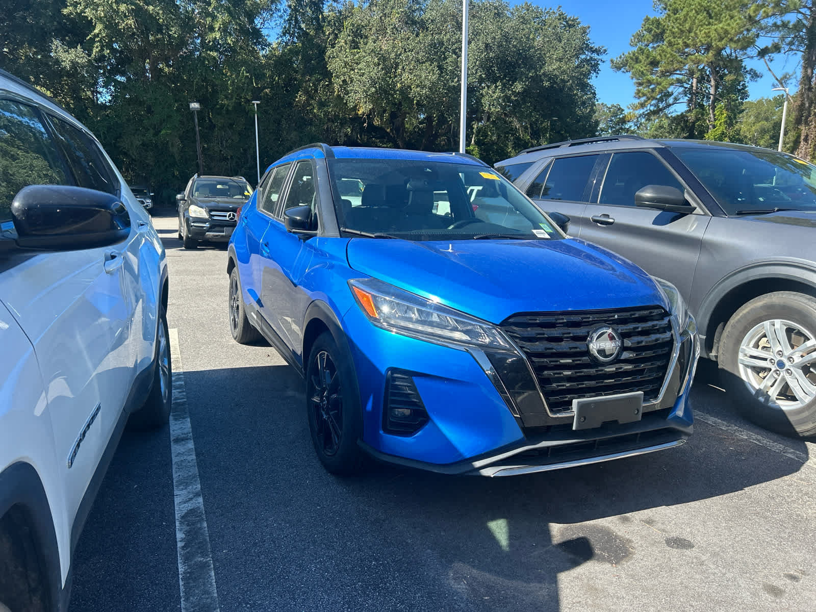 Used 2023 Nissan Kicks SR w/ SR Premium Package FWD image 6