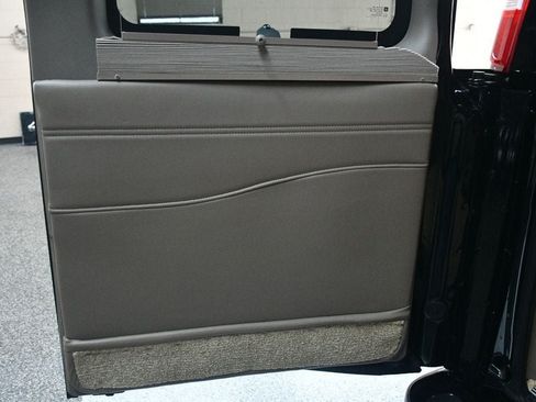 Used 2018 GMC Savana 2500 Extended w/ Enhanced Convenience Package RWD image 30