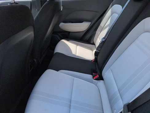 Used 2025 Hyundai Venue SEL FWD image 27