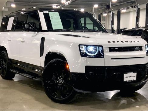 Used 2025 Land Rover Defender 130 X-Dynamic SE image 2