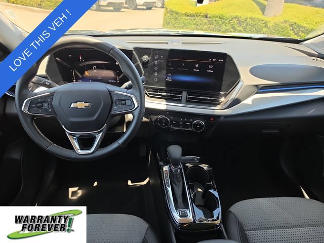 Used 2025 Chevrolet Trax LT w/ LT Convenience Package FWD image 8