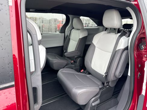 Certified 2024 Toyota Sienna XSE image 24