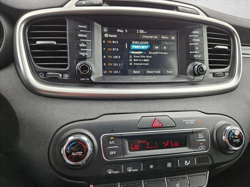 Used 2019 Kia Sorento FWD V6 w/ LX V6 Convenience Package image 14