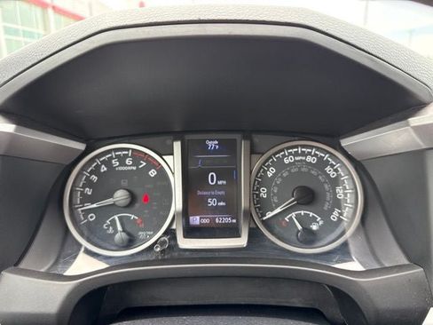 Certified 2020 Toyota Tacoma SR5 w/ Blackout Package AWD/4WD image 23