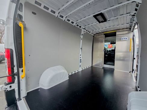 Used 2025 RAM ProMaster 2500 w/ Convenience Group image 37