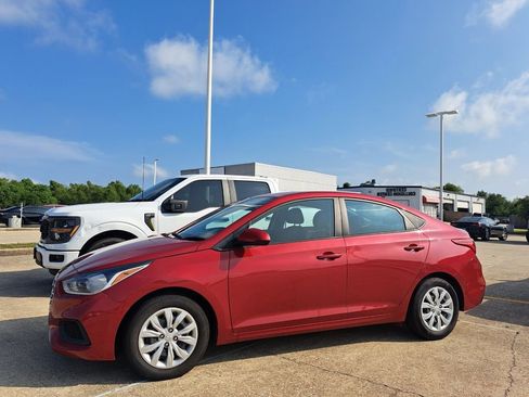 Used 2021 Hyundai Accent SE FWD image 1