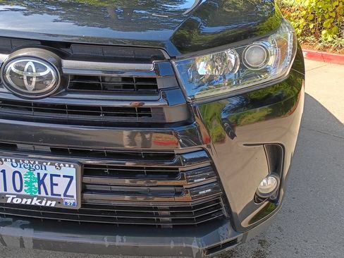 Used 2017 Toyota Highlander SE AWD/4WD image 10