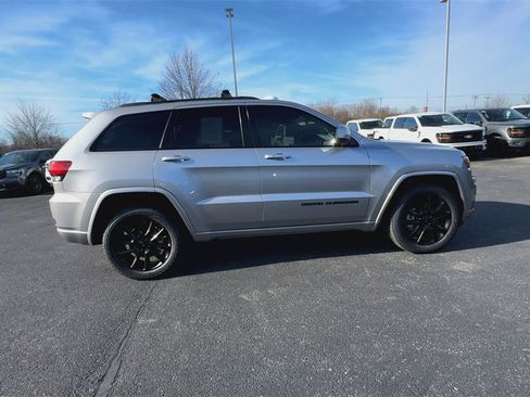 Used 2021 Jeep Grand Cherokee Laredo X image 9