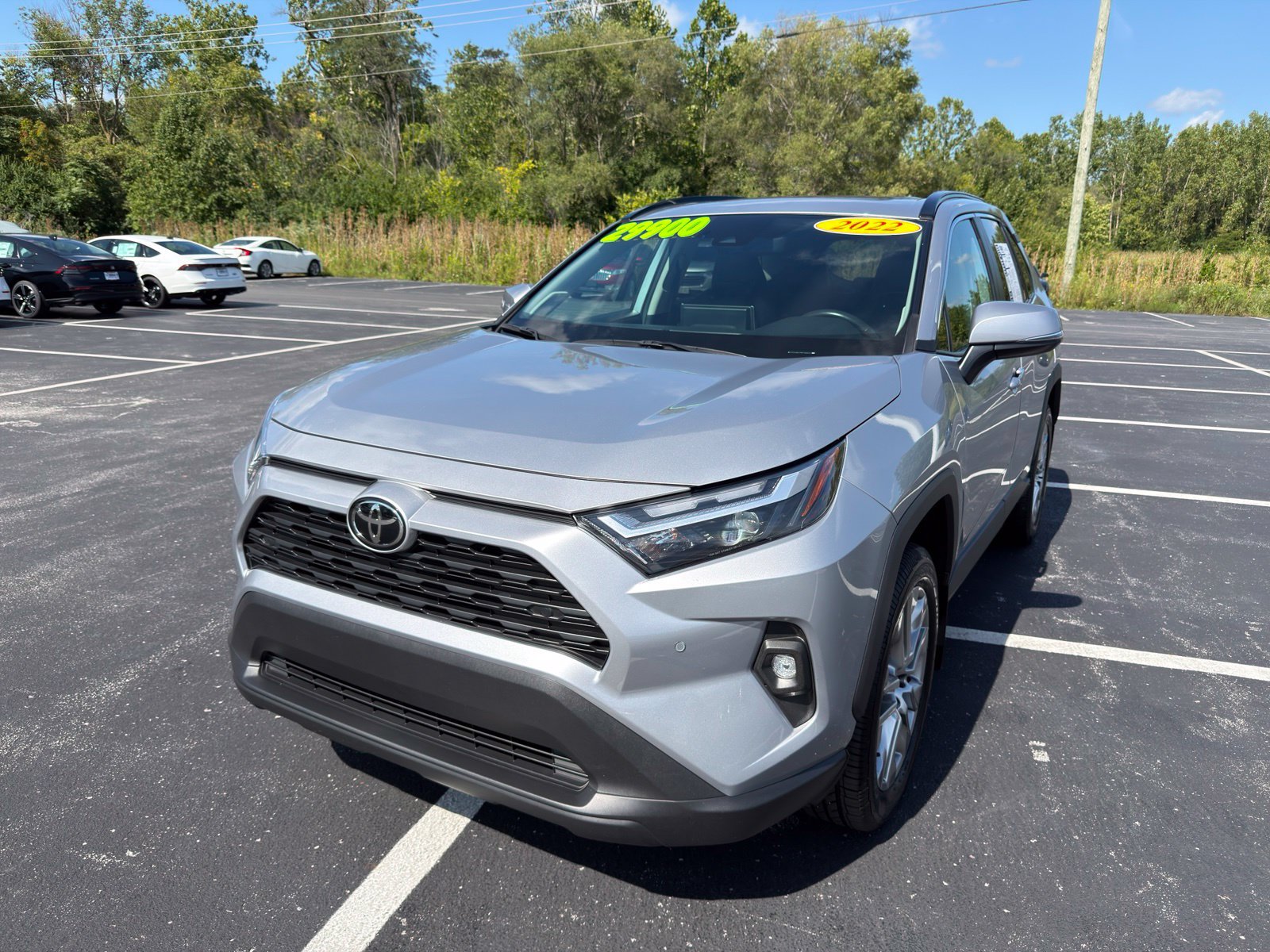 Used 2022 Toyota RAV4 XLE Premium AWD/4WD image 2