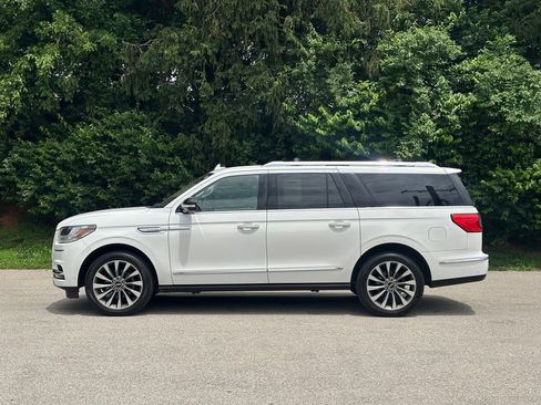 Used 2020 Lincoln Navigator L Reserve w/ Luxury Package AWD/4WD image 3
