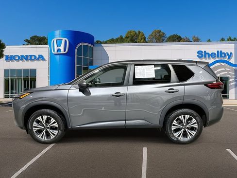 Used 2022 Nissan Rogue SV image 5