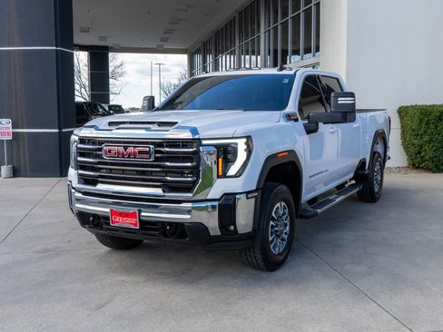 Used 2025 GMC Sierra 3500 SLE image 3