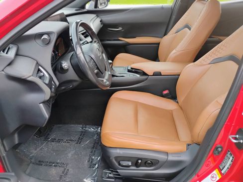 Used 2019 Lexus UX 200 w/ Premium Package FWD image 27