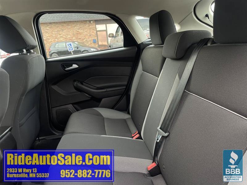 Used 2013 Ford Focus SE w/ SE Winter Pkg FWD image 12