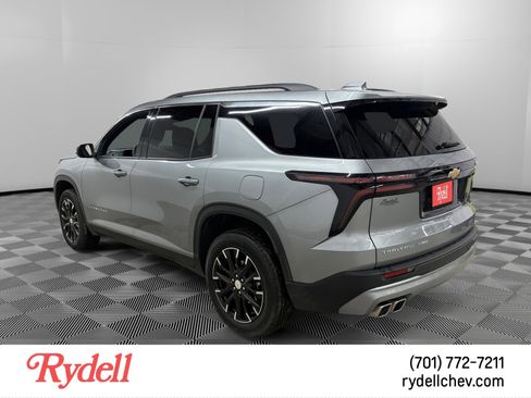 Used 2025 Chevrolet Traverse LT w/ Sun and Wheel Package image 3