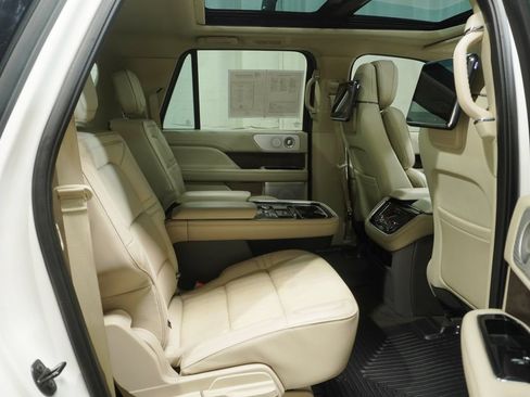 Used 2019 Lincoln Navigator L Reserve AWD/4WD image 22
