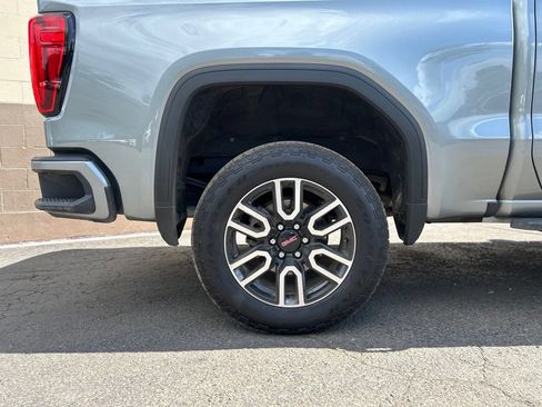 Used 2025 GMC Sierra 1500 AT4 w/ Technology Package AWD/4WD image 4