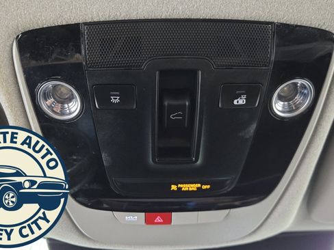 Used 2023 Kia Niro SX image 20