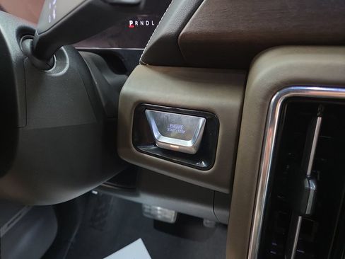 Used 2025 GMC Yukon XL Denali Ultimate AWD/4WD image 18