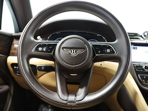 Used 2021 Bentley Bentayga AWD/4WD image 25
