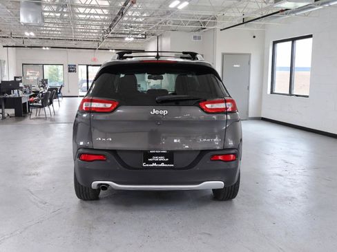 Used 2018 Jeep Cherokee Limited AWD/4WD image 9